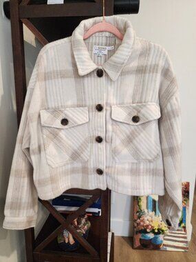 CI Sono Cropped Plaid Shacket Jacket Women’s L Cozy Button Front Neutral Casual